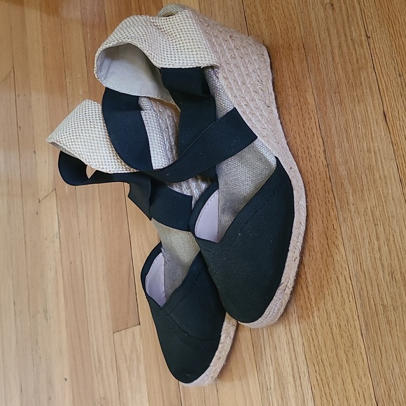 Adrienne Vittadini Black Espadrille Sandals 8 - Picture 2 of 4